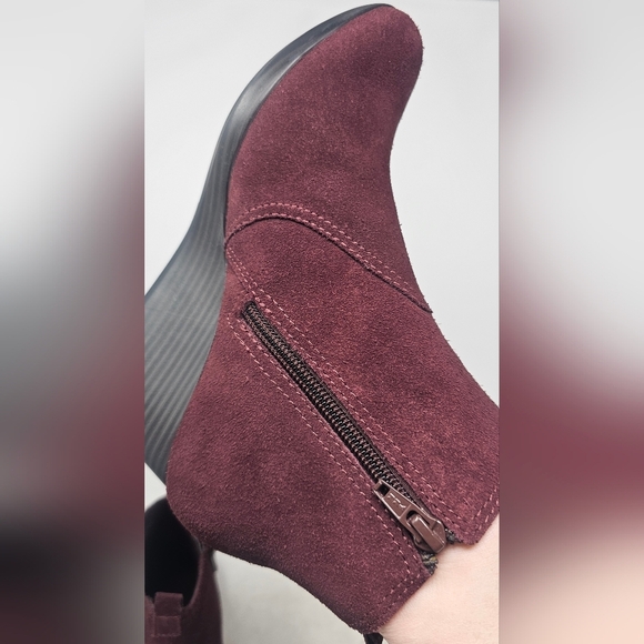 Clarks Collection Women's Burgandy Suede Wedge Heel Ankle Boot Size 5.5M - Picture 7 of 15